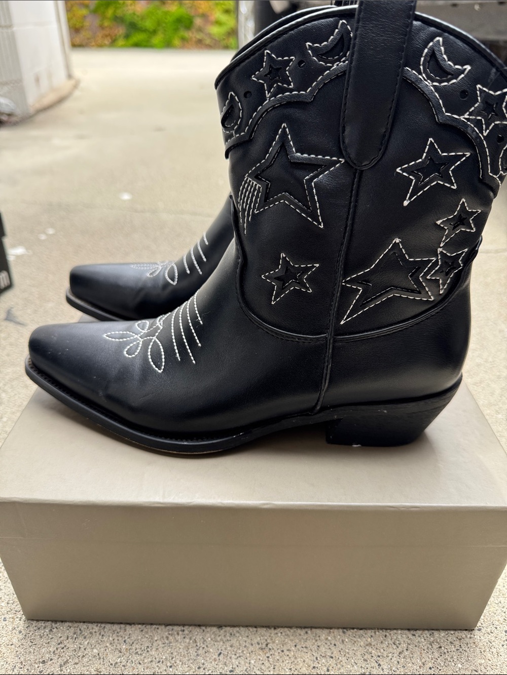 Black Western Star Embroidered Cowgirl Boots